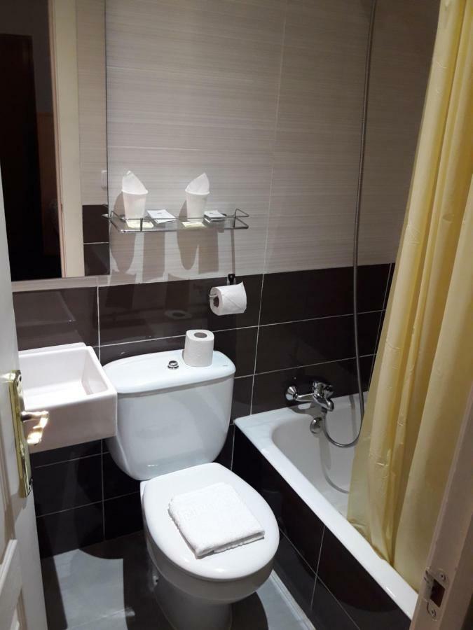 Single Room,809205549:JPEG